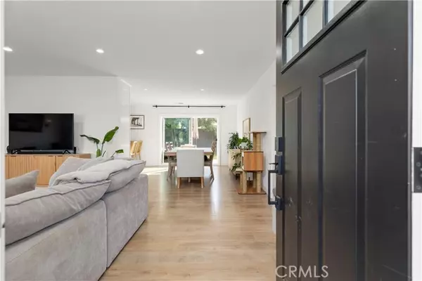 Huntington Beach, CA 92647,6082 Royalist