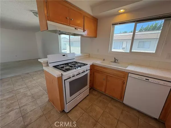 Huntington Beach, CA 92647,17061 Evergreen Circle #D