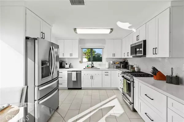 Huntington Beach, CA 92647,8572 Arnett