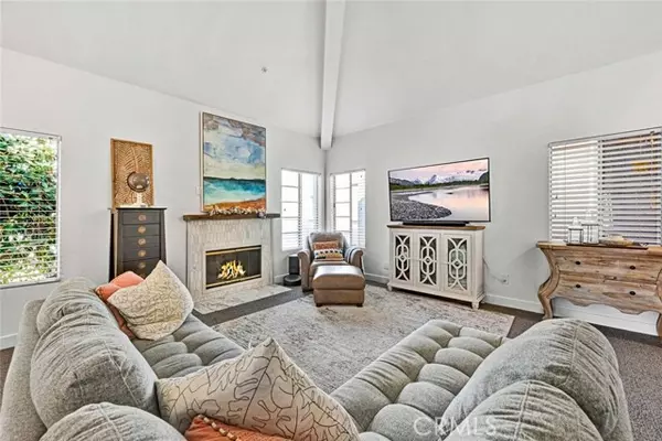 Huntington Beach, CA 92649,4561 Warner #201