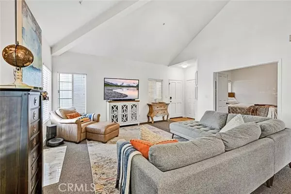 Huntington Beach, CA 92649,4561 Warner #201