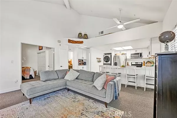 Huntington Beach, CA 92649,4561 Warner #201