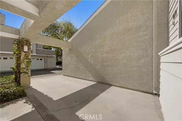 Irvine, CA 92606,415 Deerfield