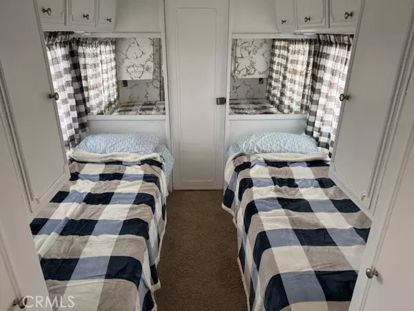 Twentynine Palms, CA 92277,68175 Pole Line