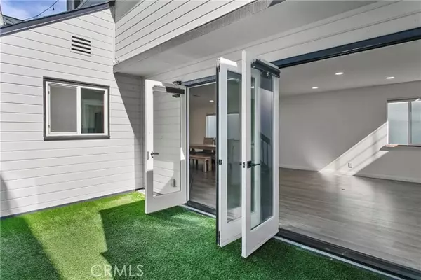 Corona Del Mar (newport Beach), CA 92625,719 Marigold Avenue