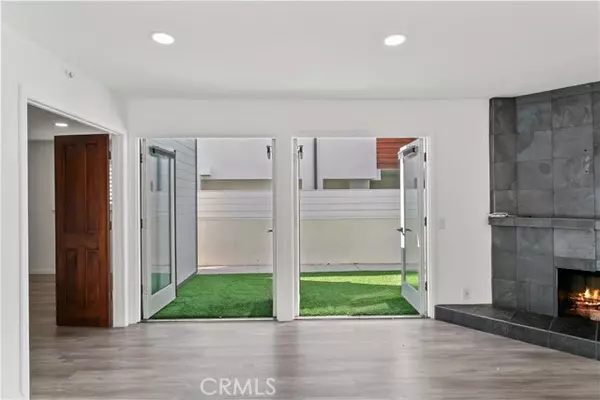 Corona Del Mar (newport Beach), CA 92625,719 Marigold Avenue