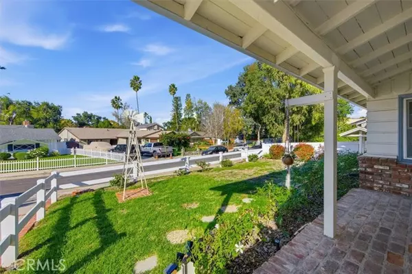 Woodland Hills (los Angeles), CA 91364,22050 Independencia Street