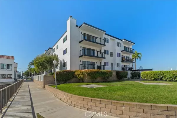 Huntington Beach, CA 92649,2872 Coast Cir #303