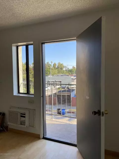 Los Angeles, CA 90029,4225 Del Mar Avenue #201