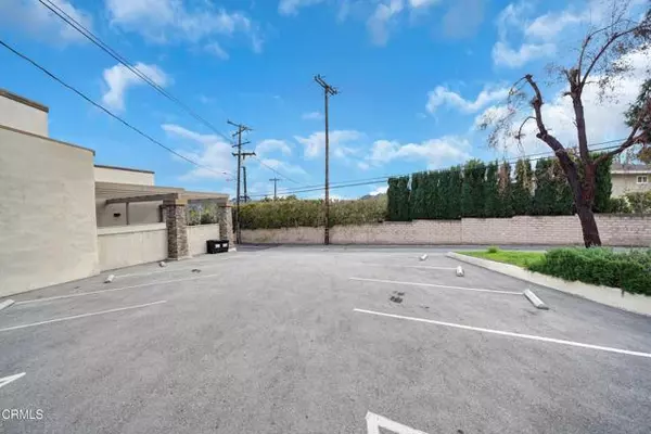 La Canada Flintridge, CA 91011,930 Foothill Boulevard