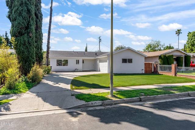 8751 Odessa Avenue, North Hills (los Angeles), CA 91343