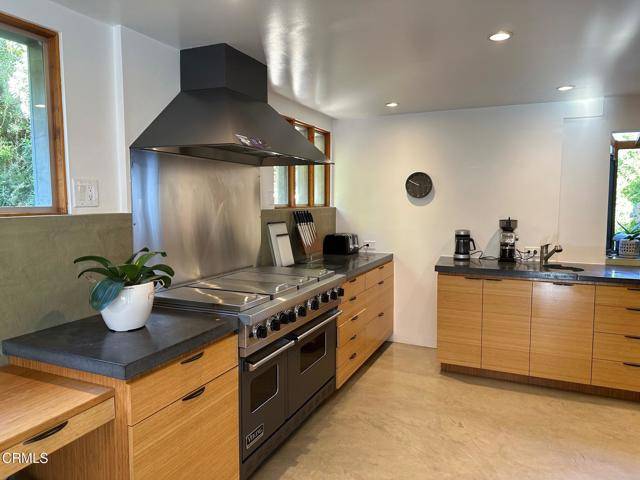 Los Angeles, CA 91423,3551 Dixie Canyon Place