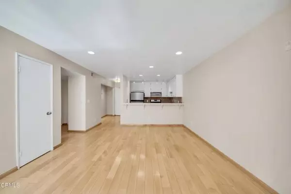 Los Angeles, CA 90068,1940 N Highland Avenue #10
