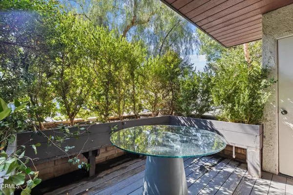 Los Angeles, CA 91367,21931 Burbank Boulevard #5