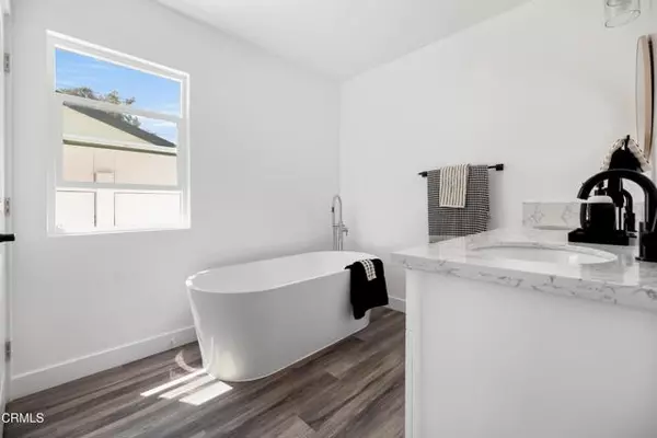 North Hollywood (los Angeles), CA 91605,7637 Radford Avenue