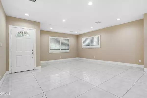 Granada Hills (los Angeles), CA 91344,10530 Rubio Avenue