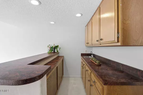 Glendale, CA 91208,2048 Valderas Drive