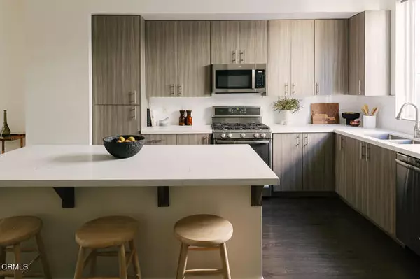 Los Angeles, CA 90039,2753 Waverly Drive #302