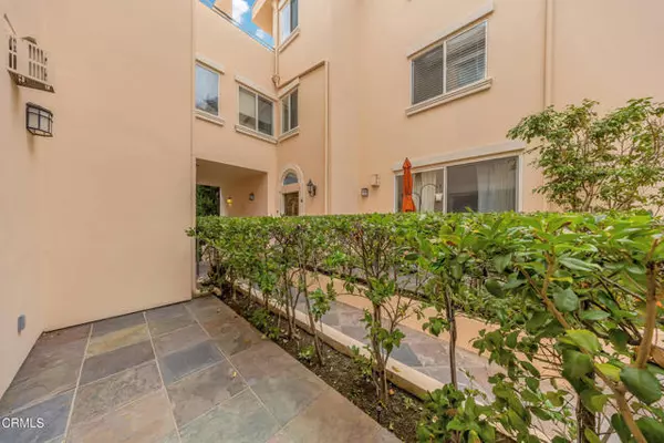 Valley Village, CA 91607,4732 Radford Avenue #8