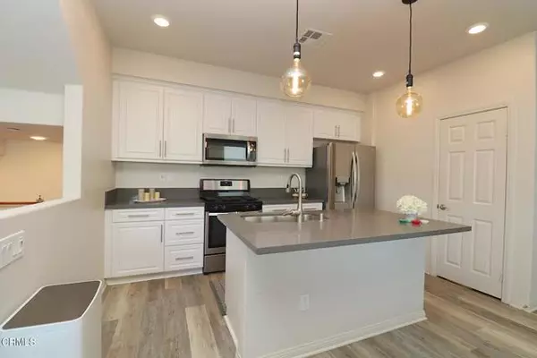 Harbor City (los Angeles), CA 90710,24847 Whaler Way