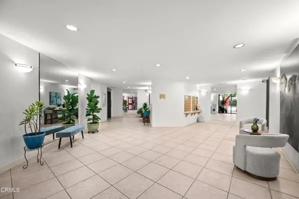 Los Angeles, CA 90042,3961 Via Marisol #316