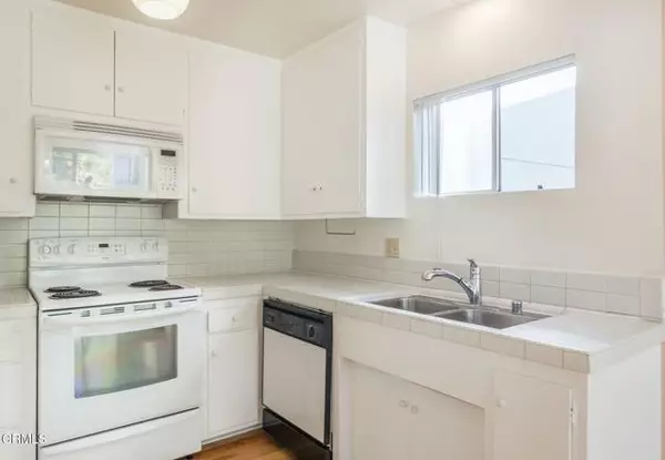 Los Angeles, CA 90068,6827 Pacific View Drive