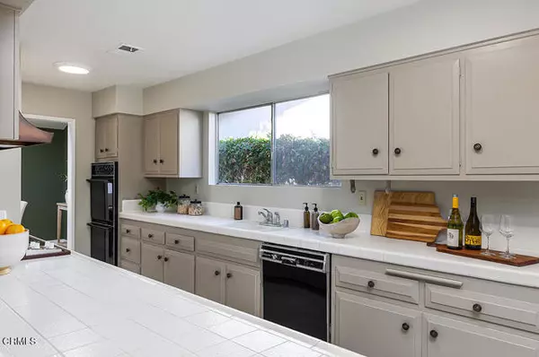 Granada Hills (los Angeles), CA 91344,13017 Barto Drive