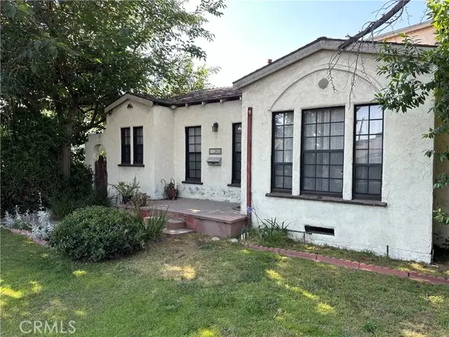 11203 Califa Street, North Hollywood (los Angeles), CA 91601