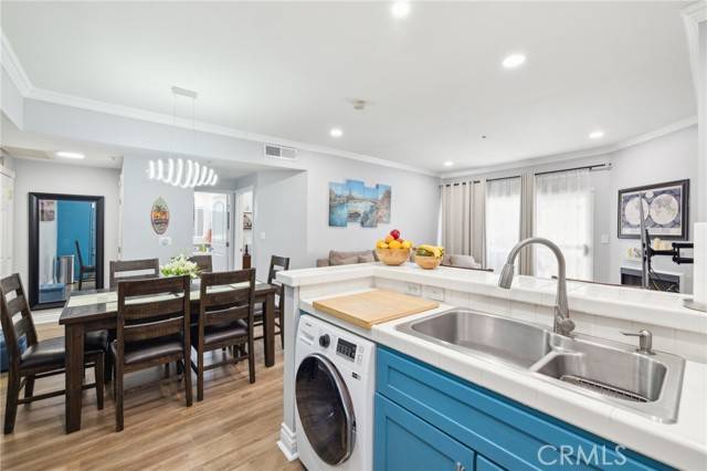 Van Nuys (los Angeles), CA 91411,14914 Hamlin Street #104