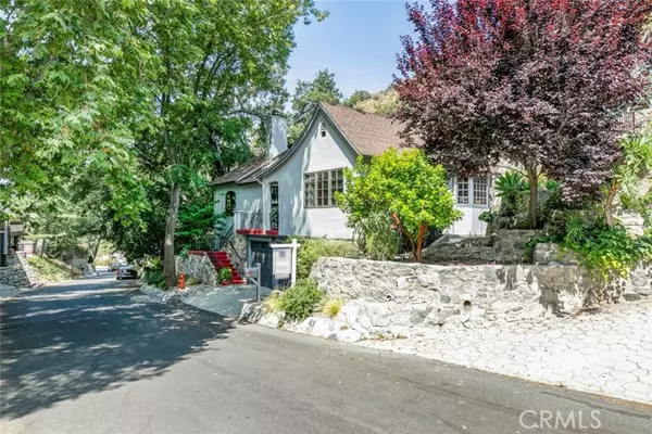 881 Country Club Drive, Burbank, CA 91501