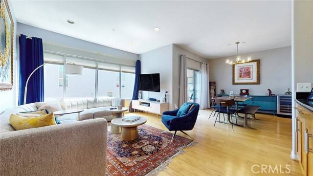 North Hollywood (los Angeles), CA 91601,4821 Bakman Avenue #405
