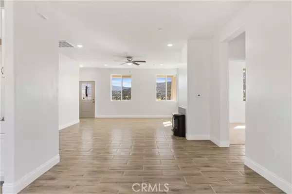 Tehachapi, CA 93561,20381 Pinon Canyon Road