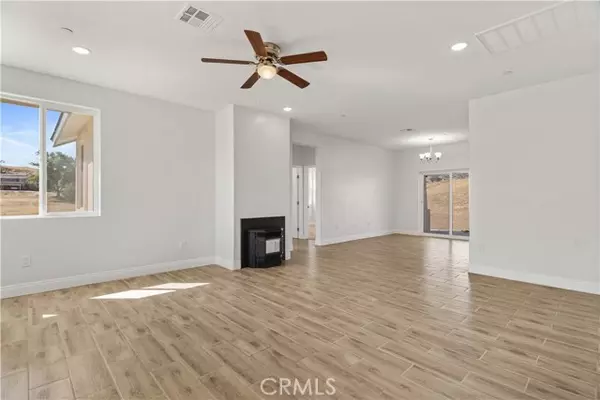 Tehachapi, CA 93561,20381 Pinon Canyon Road