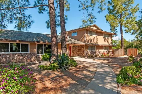 2828 N Victoria Drive, Alpine, CA 91901