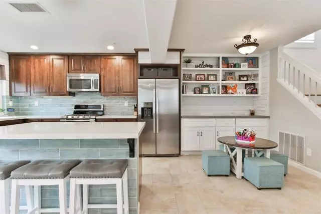 Santee, CA 92071,220 Parkside Place