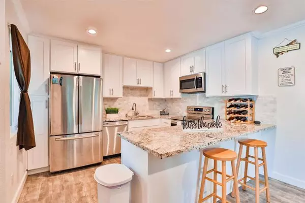 8445 Graves Ave #6, Santee, CA 92071