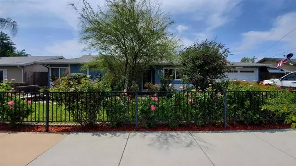 9633 Abbeyfield Rd, Santee, CA 92071
