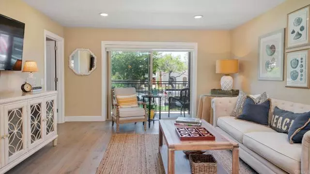 Coronado, CA 92118,935 D Ave