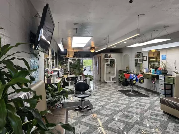 Escondido, CA 92025,1025 E Valley Parkway