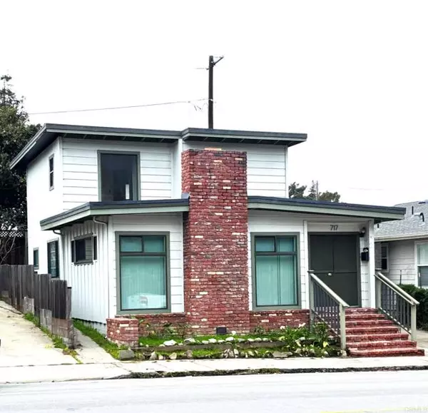 717 Bay Avenue, Capitola, CA 95010