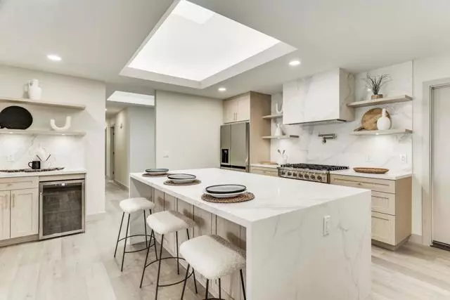 San Diego, CA 92119,6584 Belle Glade Avenue