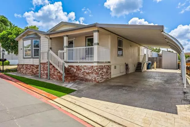 Escondido, CA 92029,1750 Citracado Parkway #SPC 25