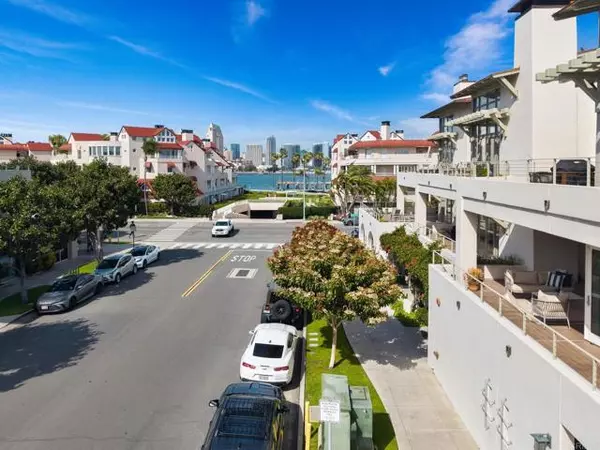 1220 1st Street #204, Coronado, CA 92118