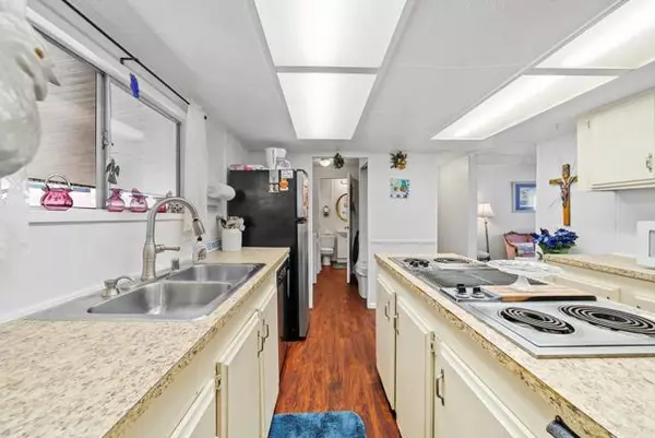 Poway, CA 92064,13329 Buena Vista Street #52