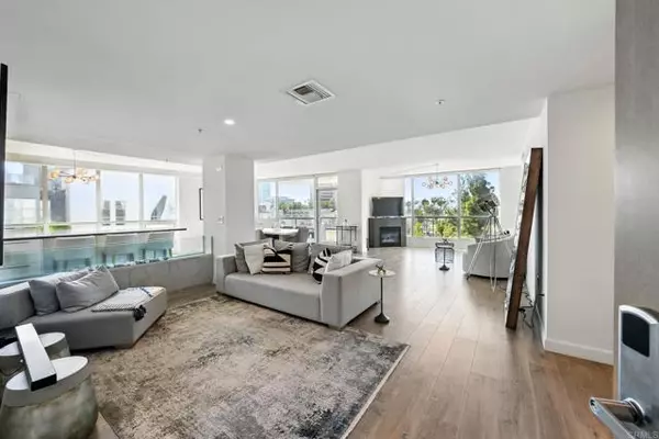 San Diego, CA 92101,510 First Ave #402