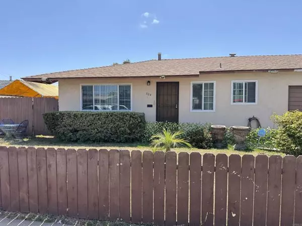 702 Oaklawn Avenue, Chula Vista, CA 91910