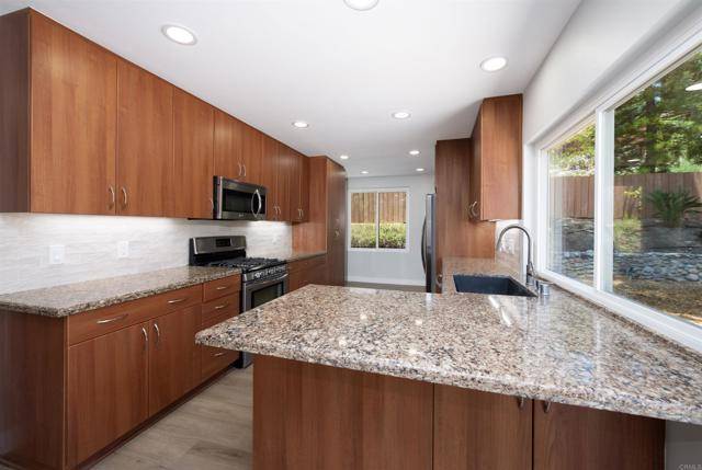Poway, CA 92064,13050 Tuscarora Drive