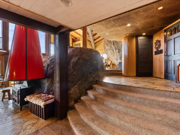 South Lake Tahoe, CA 96150,1082 Mountain Canary Drive