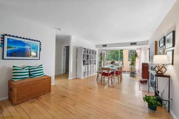 San Diego, CA 92111,7228 Camino Degrazia #271