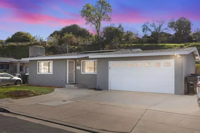 2482 Calle Tres Lomas, San Diego, CA 92139